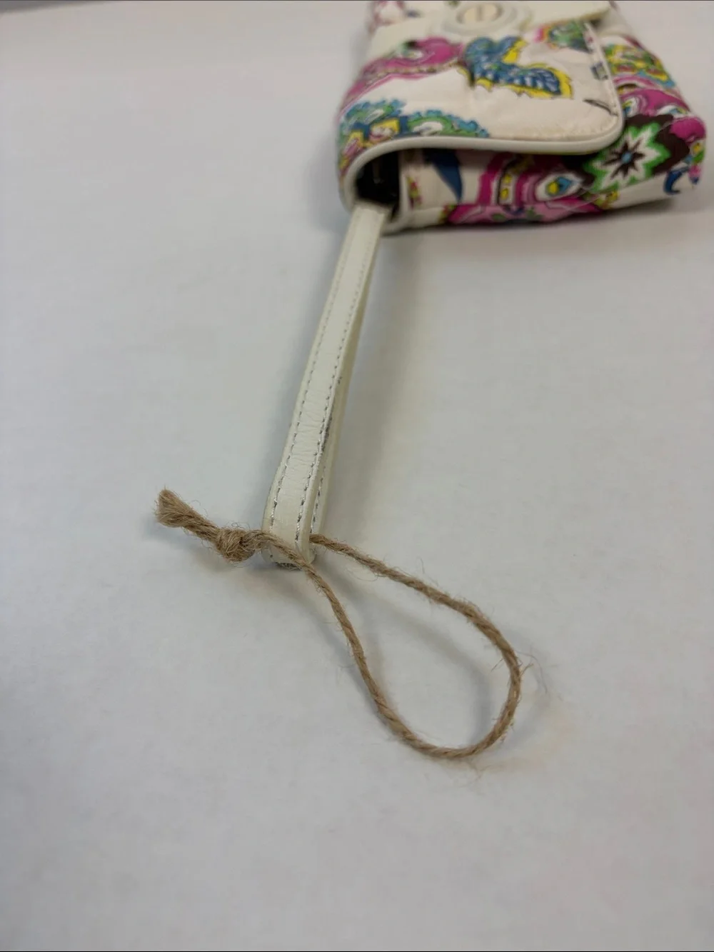 Vera Bradley Paisley Floral Trifold Wallet Wristlet White Pink OS